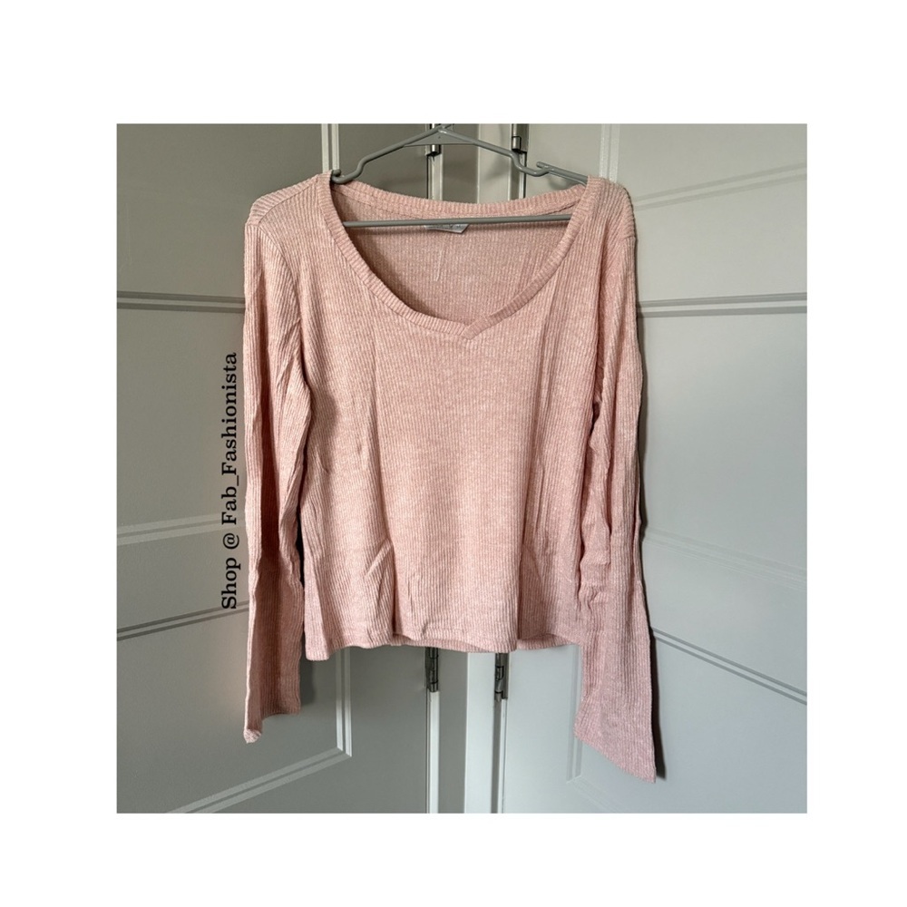 🛍️ Soft pink sweater